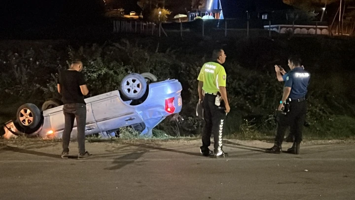 Takla atan otomobildeki 4 kişi yaralandı