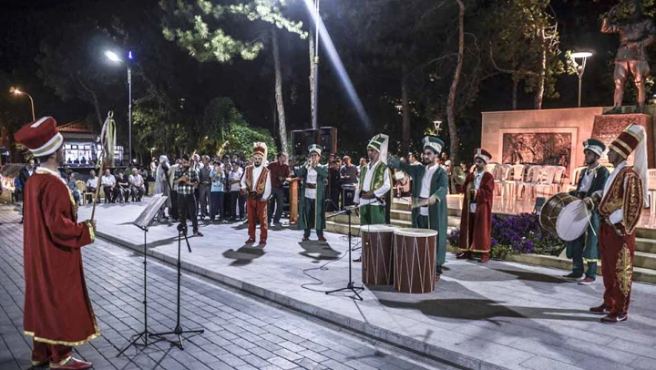 Taşköprü'de darbe girişimine mehteranlı tepki!