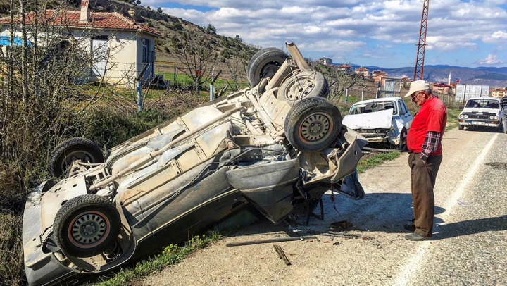Taşköprü'de kaza: 2 yaralı