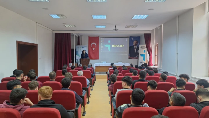 Taşmektep'te Meslek Tanıtım Günü Düzenlendi