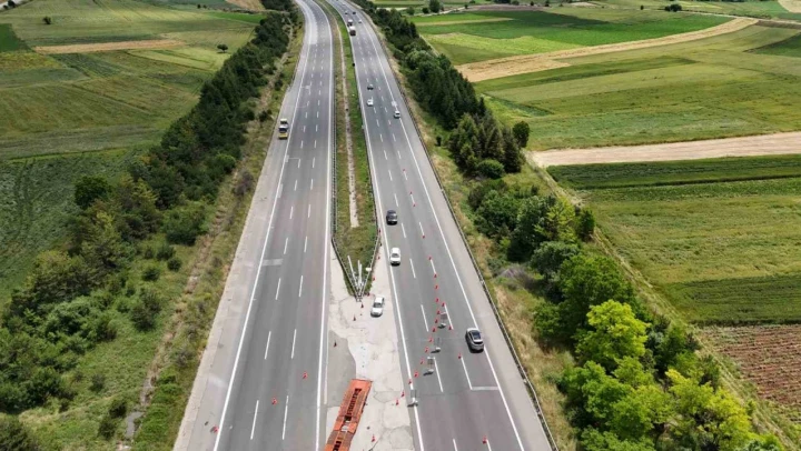 Trafik Tek Şeritten Sağlanacak