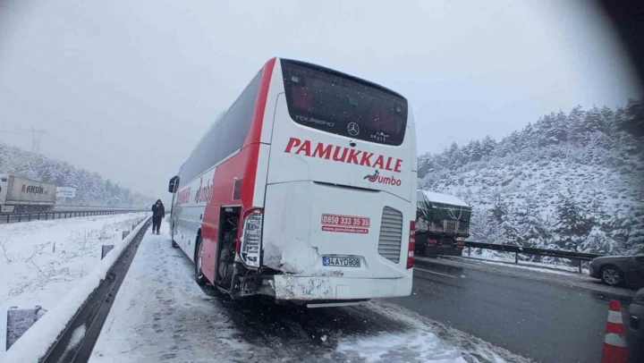 TEM'de Aynı Noktada 6 Aracın Karıştığı 3 Farklı Kaza