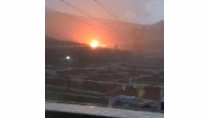 Tosya'da depoya yıldırım düştü