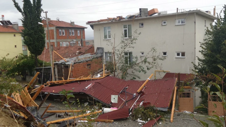 Tosya'da fırtına, 1 yaralı
