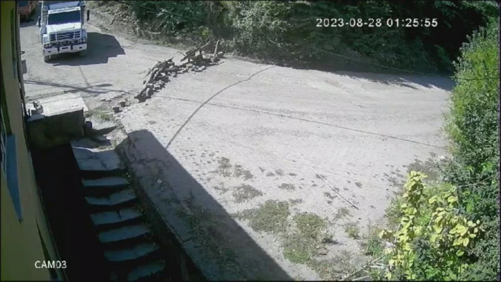 Tozlu ve bozuk yollar mahalleliyi çileden çıkarttı