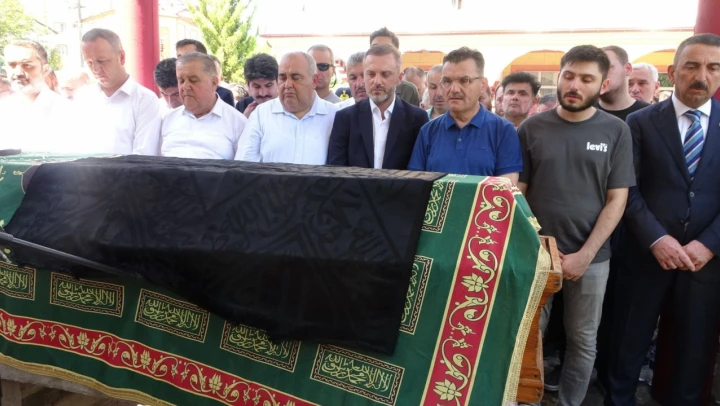 Trafik kazasında ölen Ak Parti İl Başkanı'nın oğlu son yolculuğuna uğurlandı