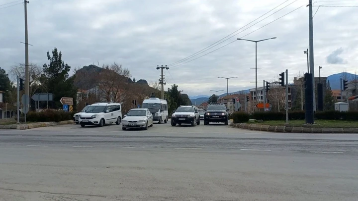 Trafik Lambası Kırmızıda Takılı Kalınca Sürücüler Zor Anlar Yaşadı
