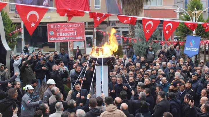 Türkeli'de İlk Doğalgaz Yakıldı