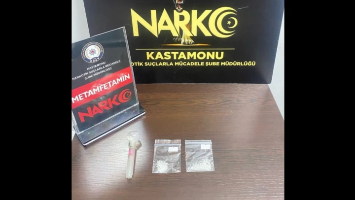 Uyuşturucudan Aranıyordu, Uyuşturucuyla Yakalandı!