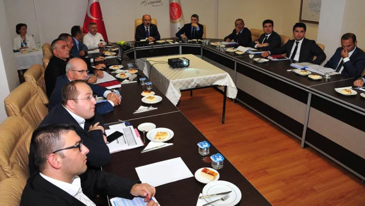 Vali Karadeniz, İl Özel İdaresi Birim Müdürleri ile toplantı gerçekleştirdi