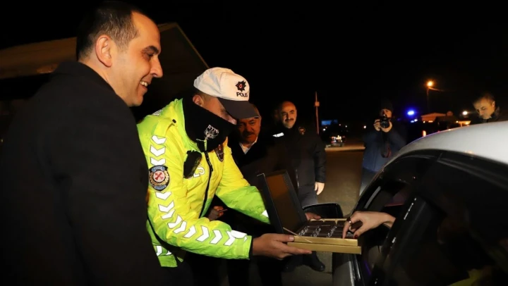 Vali Taşolar, Görev Başındaki Ekiplerin Yeni Yılını Kutladı