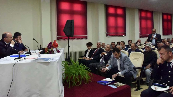Vali Yaşar Karadeniz halk toplantılarına devam ediyor