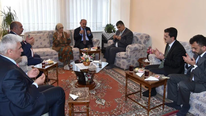 Vali'den şehit ailesine ziyaret