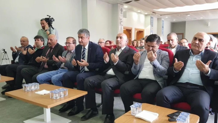 Vefat Eden Şair, Yazar Ve Gazeteciler Anıldı
