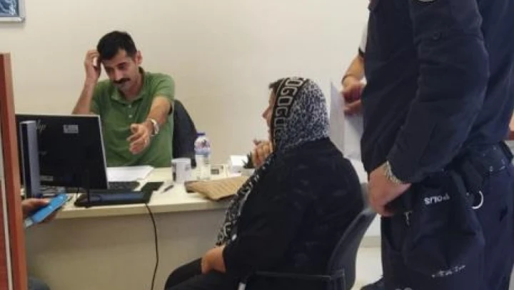 Yaşlı çifti dolandırılmaktan kurtardılar