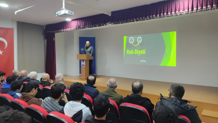 Yazar Salih Uyan Üniversite Öğrencileri İle Buluştu