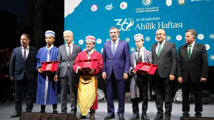 Yılın ahisi Kastamonu'dan ödülü Cumhurbaşkanı Yardımcısı'ndan
