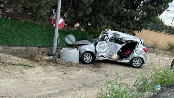 Yolcu otobüsü otomobille çarpıştı: 1 ölü, 2 yaralı