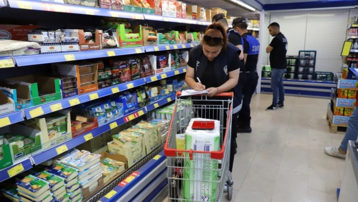 Zabıta Ekiplerinden Zincir Marketlere Sıkı Denetim