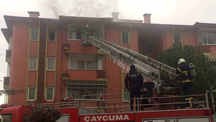 Zonguldak'ta 4 Katlı Binada Yangın