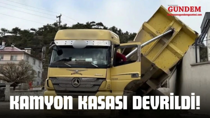 Kamyon Kasası Lise Bahçesinin Duvarına Devrildi!