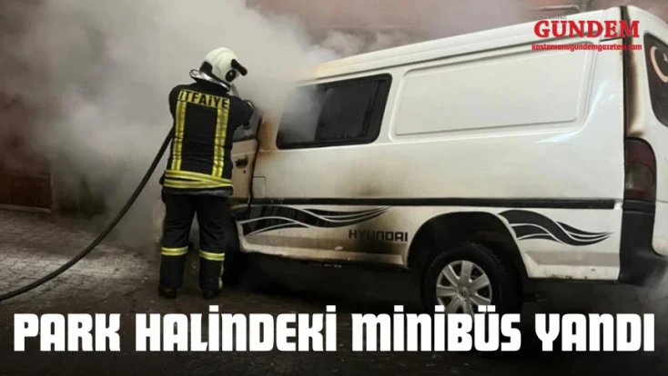 Kastamonu’da Park Halindeki Minibüs Yandı