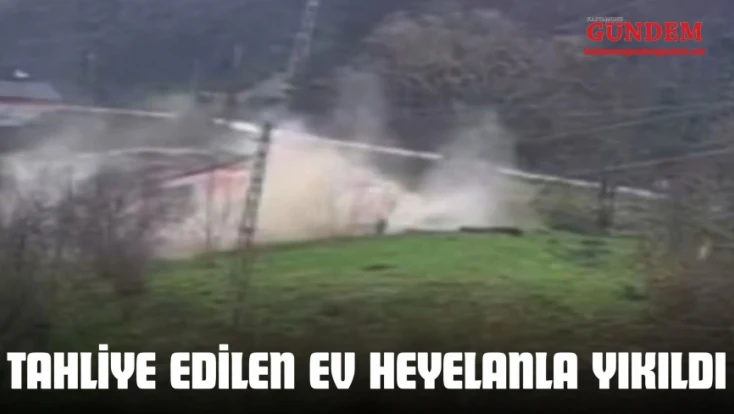 Kastamonu'da  Tahliye Edilen Ev Heyelanla Yıkıldı