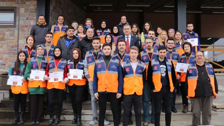 14 AFAD gönüllüsü sertifikalarını aldı