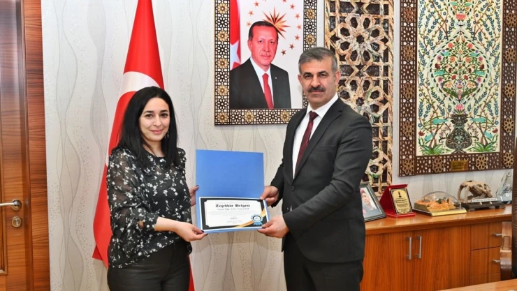 Rektör Çiftçi, Ödüllü Film Ekibine Teşekkür Belgesi Verdi