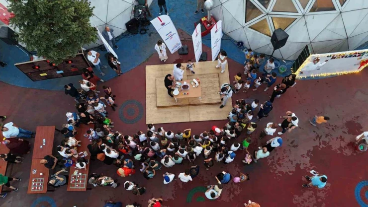 'Bilimsel Oyun Gecesi' Çocuklardan Yoğun İlgi Gördü