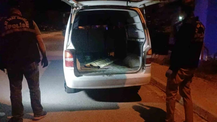 Araçla Polis Memuruna Çarpıp Kaçtı