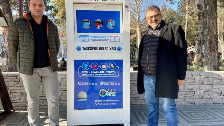 14 giysi kumbarası konuldu