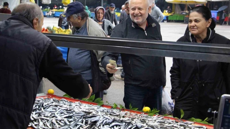 Fırtına Balık Tezgahlarını Vurdu