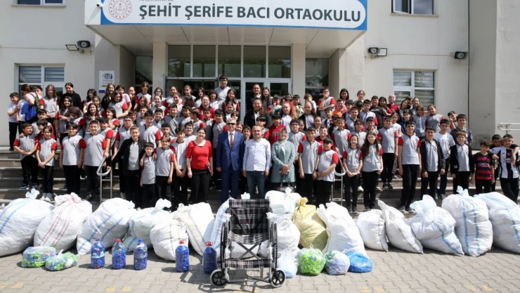 1 Yıl Boyunca 30 Torba Topladılar