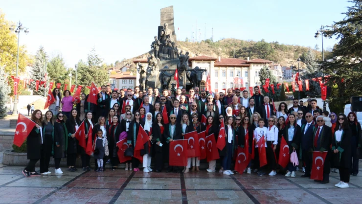 100'üncü yılda 100 avukatla yürüyüş