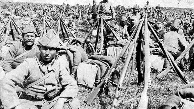 120 Öğrenci, 'Hocam, Bizi Yok Yazmayınız' Diyerek Canını Siper Etti