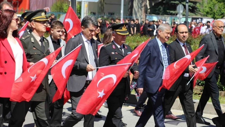 19 Mayıs'ta Gözler Gökyüzündeydi