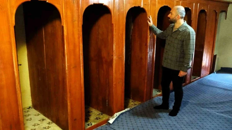 195 Yıllık Tarihi Cami Halvet Odalarıyla Dikkat Çekiyor