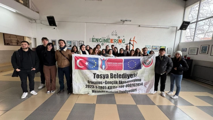 20 Genç Makedonya'ya Uğurlandı