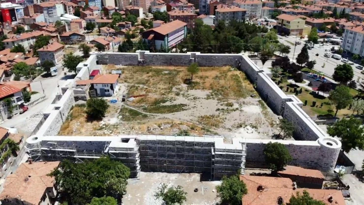 Tarihi Kalede Restorasyon Çalışmaları Sürüyor