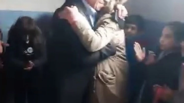 36 Yıllık Öğretmen Gözyaşları İçerisinde Emekliliğe Ayrıldı