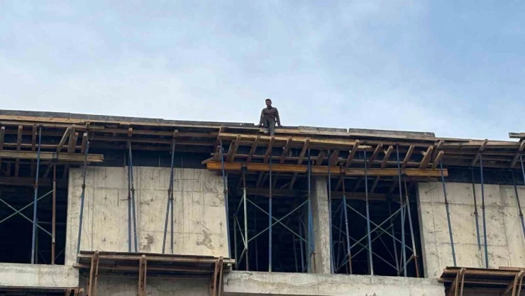 4 Aydır Maaş Alamayan İşçiler, Çatıya Çıktı!