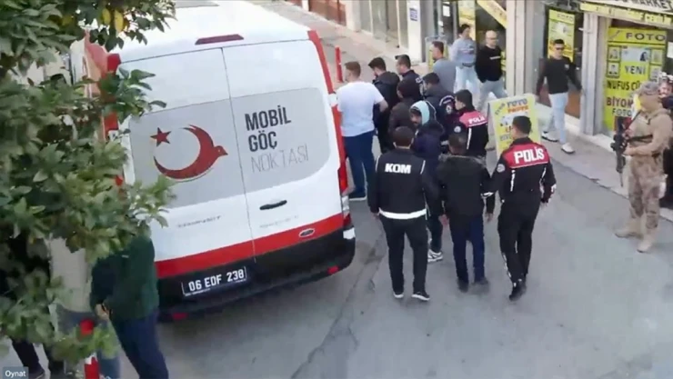 48 Göçmen Kaçakçılığı Şüphelisi Yakalandı