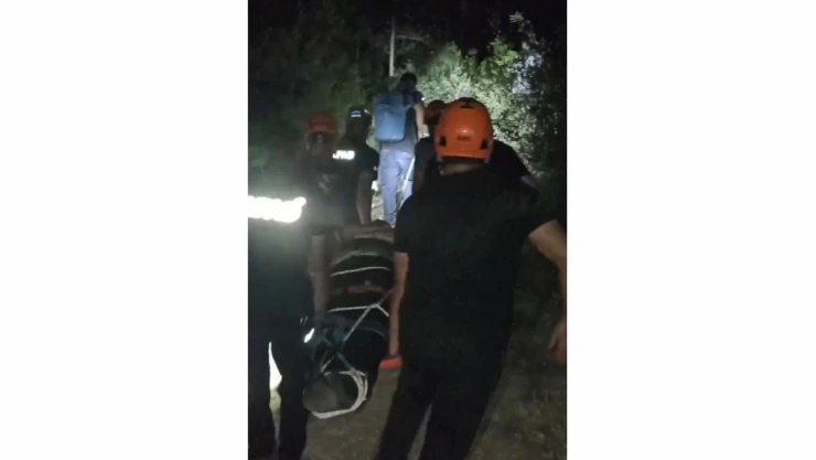 5 Metre Yükseklikten Mağaraya Düşen Genç Kurtarıldı