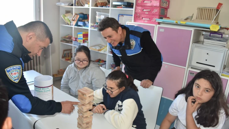 6 Bin 372 Öğrenciye Renk Verdiler