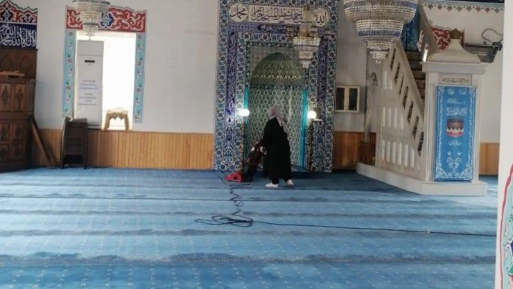 Abana'da Camilerde Temizlik Çalışması