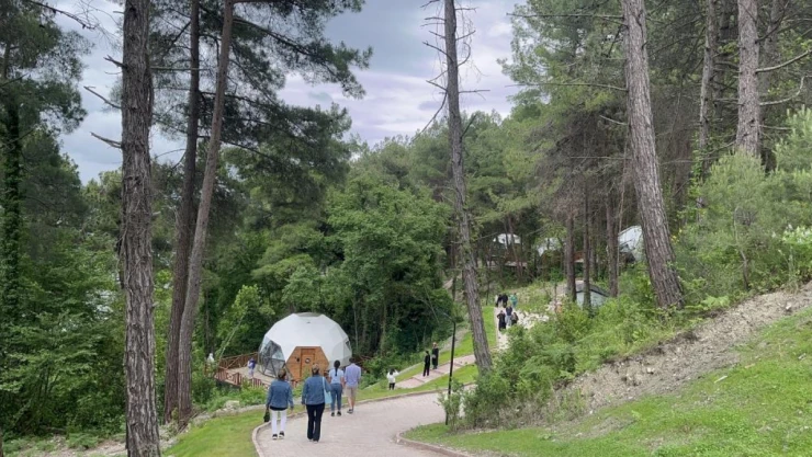 Abana turistlerin akınına uğruyor