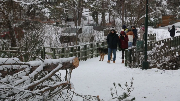 Abant Beyaz Gelinliğini Giydi