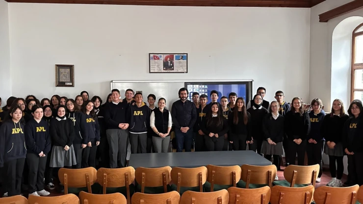 Abdurrahman Paşa Lisesi öğrencilerine üniversiteden 'Türk Ebrusu' sunumu yapıldı