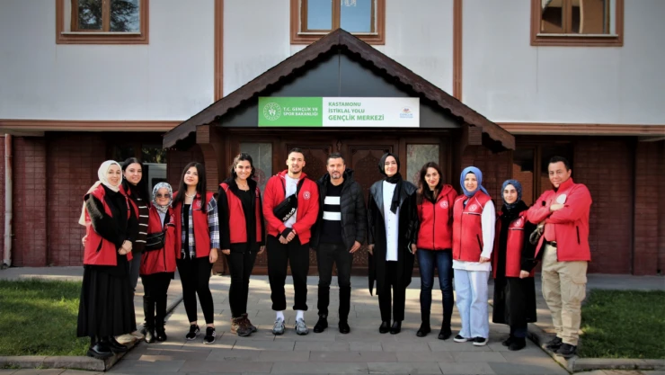 Açtığı Kurslarla Adından Söz Ettiriyorlar